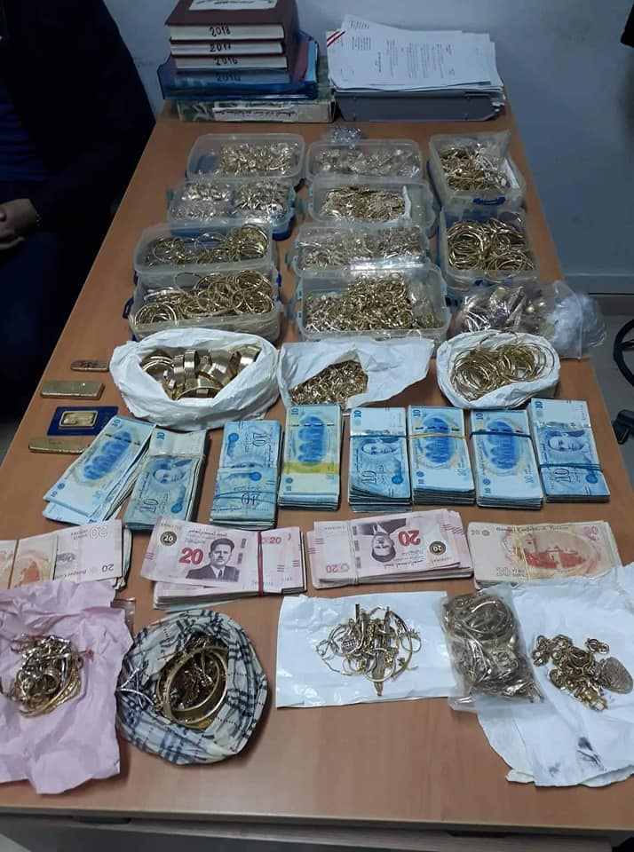 حجز كميات من المصوغ بقيمة 2 مليون دينار (صور)
