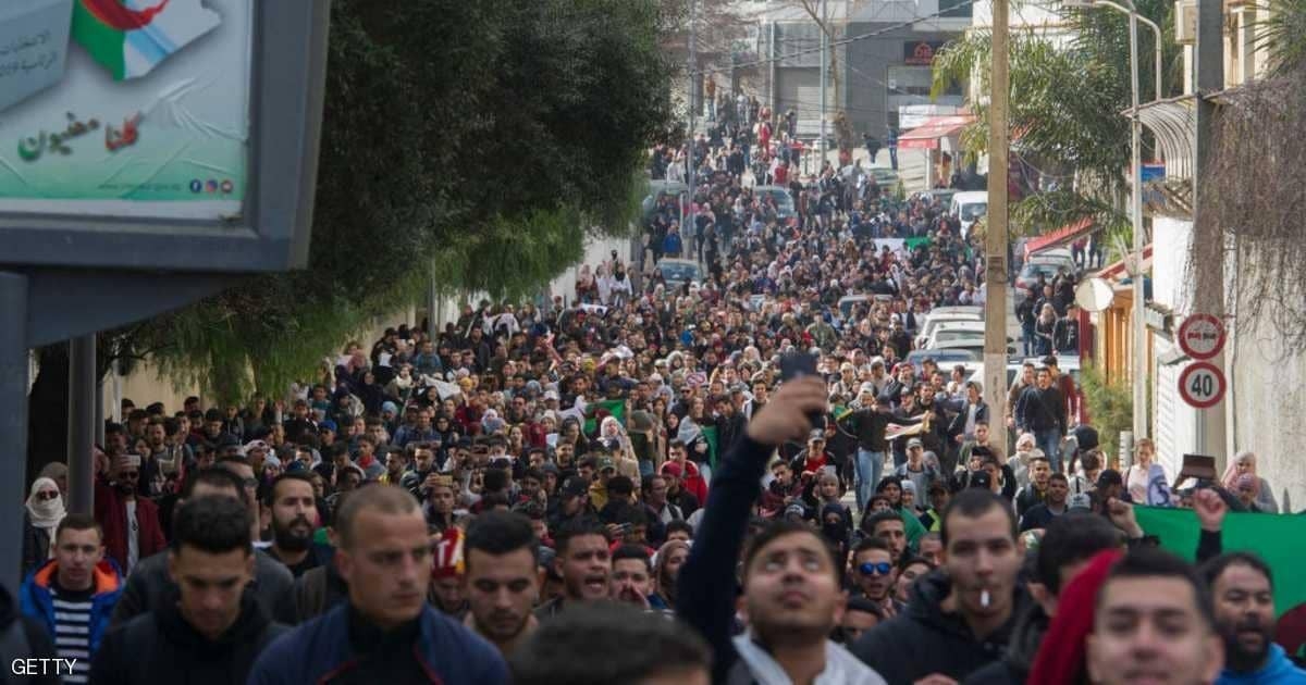 الجزائر: “جمعة حسم” ودعوة لتظاهرات كبرى
