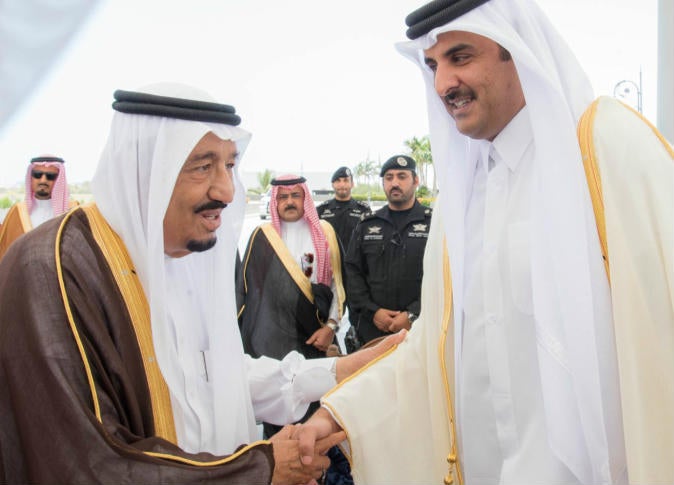 أمير قطر يتلقى دعوة من السعودية لحضور القمتين العربية والخليجية