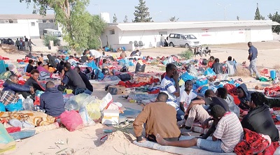 ليبيا تدرس إغلاق مراكز إيواء المهاجرين