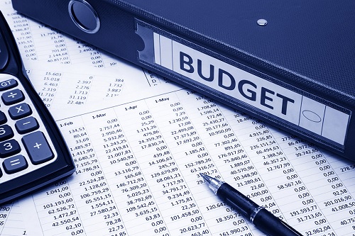 البنك المركزي يتوقع تراجع عجز ميزانية الدولة إلى 3.9 بالمائة