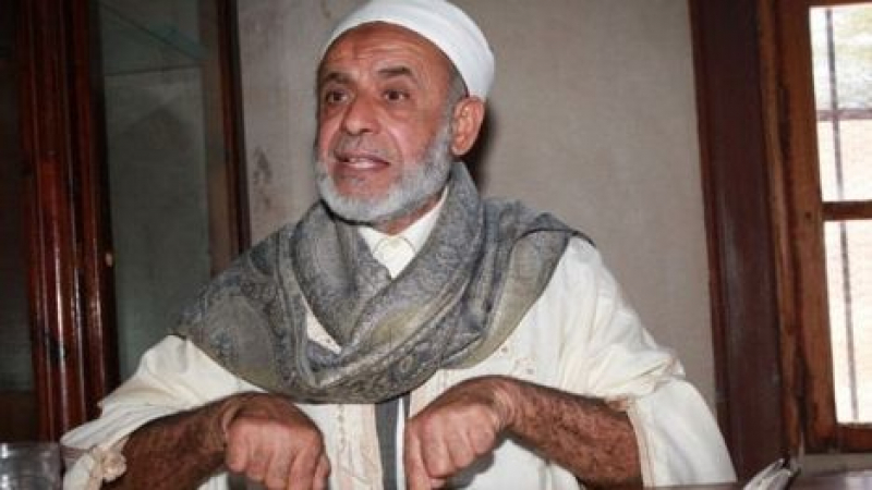إخراج حسين العبيدي من جامع الزيتونة بالقوة العامة