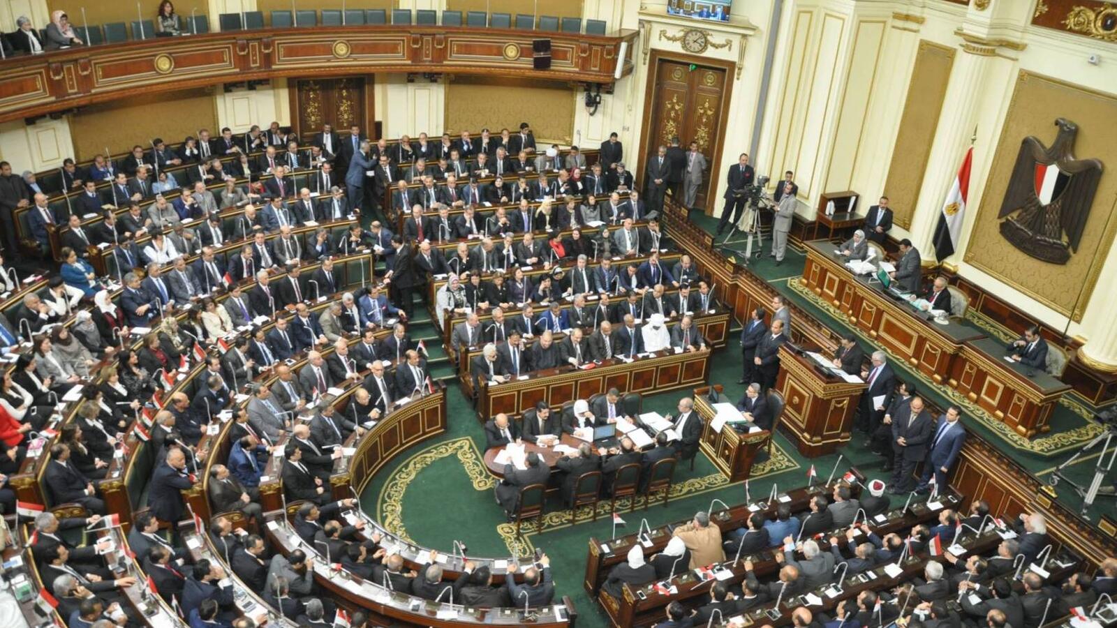 البرلمان المصري يطالب باستدعاء وزيرة الثقافة بسبب أغاني المهرجانات