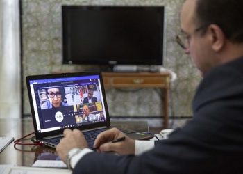 عن بعد:الفخفاخ يشارك في حوار حول شؤون الشبان
