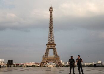 برج إيفل يفتح أبوابه مجددا بعد إغلاقه 3 أشهر بسبب فيروس كورونا
