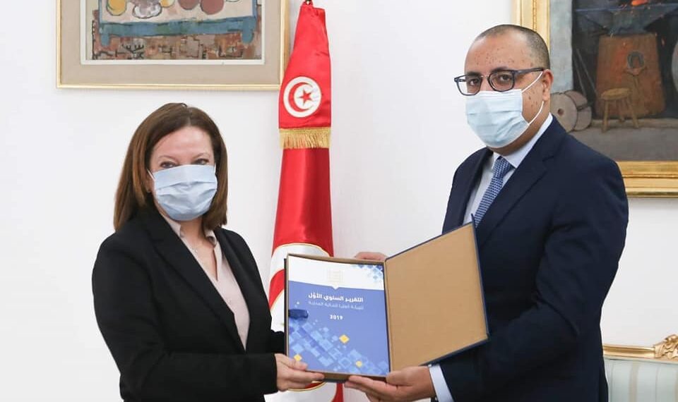 رئيس الحكومة يتسلّم التقريرالأول للهيئة العليا للمالية المحلية