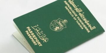 الإمارات تقرر منع إسناد التأشيرات للتونسيين باستثناء المتزوجين