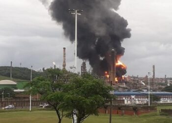 انفجار بمصفاة نفط في جنوب إفريقيا