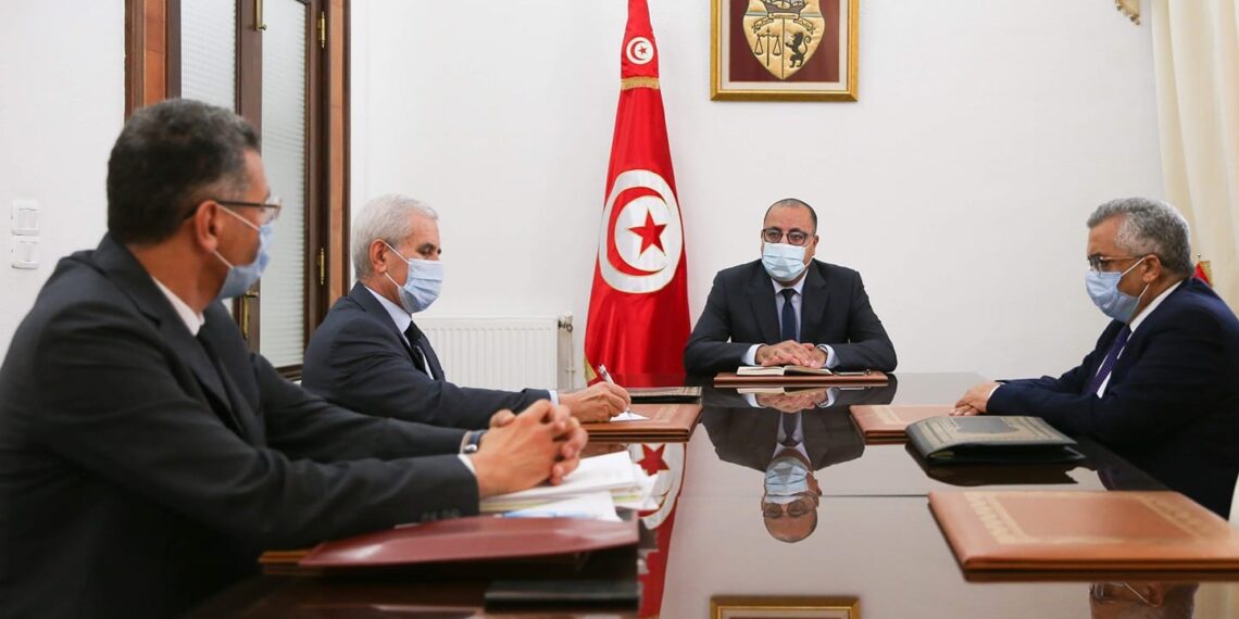 المشيشي يأمر بالتدّخل الفوري لتطبيق القانون وفتح الطرقات وإعادة تشغيل مواقع الإنتاج