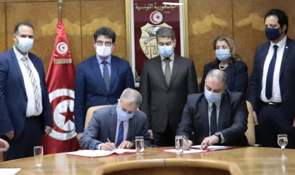 توقيع اتفاق بين ديوان البحرية التجارية والموانئ وشركة النقل بالأنابيب عبر الصحراء “ترابسا”