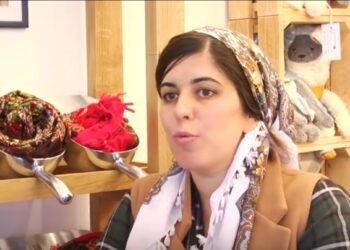 فتاة من أصول تونسية تروج للمنتوجات المحلية بإسرائيل (فيديو )