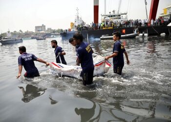 مقتل 26 شخصا في بنغلاديش جراء حادث تصادم قارب بناقلة