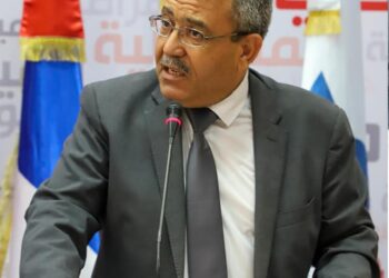 وزير البيئة :”على الدولة الايطالية تحمل مسؤوليتها في رفع نفاياتها..و سنضغط بكل الطرق الديبلوماسية و القضائية “