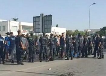 أمام البرلمان: مواجهات بين أنصار حركة النهضة وأنصار رئيس الجمهورية
