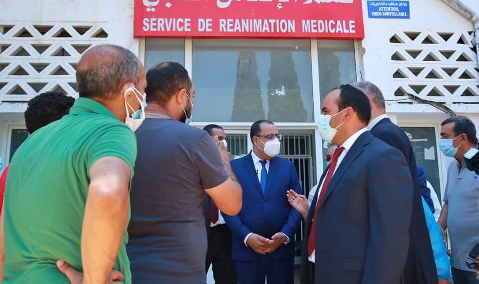 رئيس الحكومة في زيارة تفقدية لمستشفى عبد الرحمان مامي بأريانة