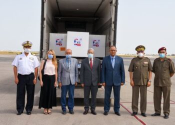 تونس تتسلّم 20 ألف جرعة من اللقاح هبة من صربيا