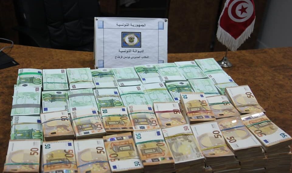 مطار تونس قرطاج: حجز مبالغ من العملة الأجنبية