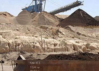 عمال منجم فسفاط المكناسي يحتجون و يهددون بالتصعيد