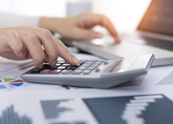 التونسيون في إنتظار قانون المالية 2022.. الحكومة تواجه صعوبات في صياغة فرضيات التمويل