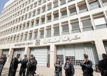 الحكومة اللبنانية تعلن إفلاس الدولة والمصرف المركزي