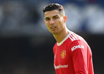 رونالدو يحدد شرطا رئيسيا للبقاء في مانشستر يونايتد