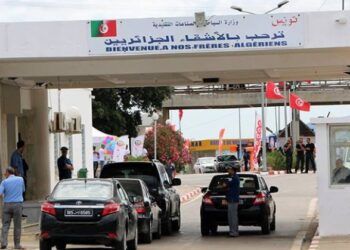 بعد فتح الحدود ..الجزائريون يتوافدون على تونس