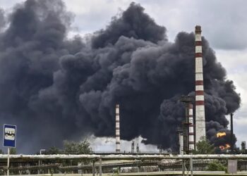 أوكرانيا: حريق كبير بمستودع نفط في دونيتسك