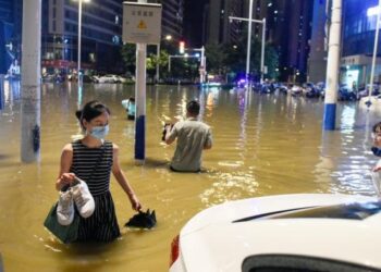 وفاة 16 شخصاً في سيول ناجمة عن أمطار غزيرة بغرب الصين