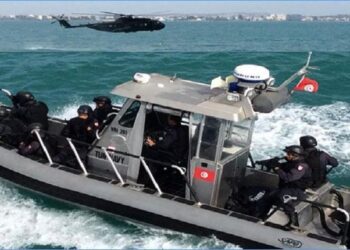 إجلاء 42 مصريا حاولوا اجتياز الحدود البحرية التونسية خلسة