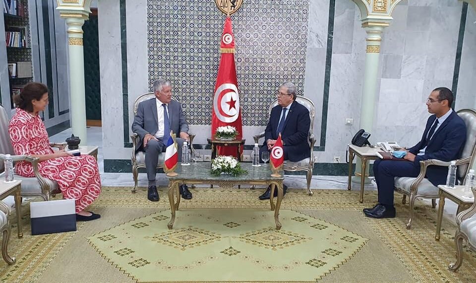 ماذا في لقاء وزير الخارجية بالسفير الفرنسي بتونس؟