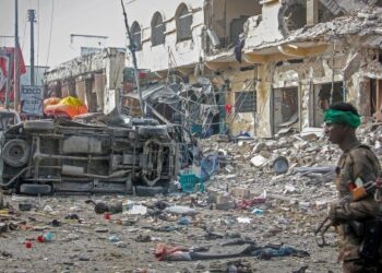 الصومال: مقتل 100 على الأقل بانفجار سيارتين مفخختين