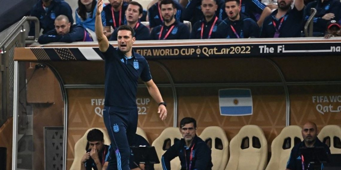 رئيس الاتحاد الأرجنتيني واثق من بقاء سكالوني مدرباً