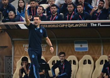 رئيس الاتحاد الأرجنتيني واثق من بقاء سكالوني مدرباً