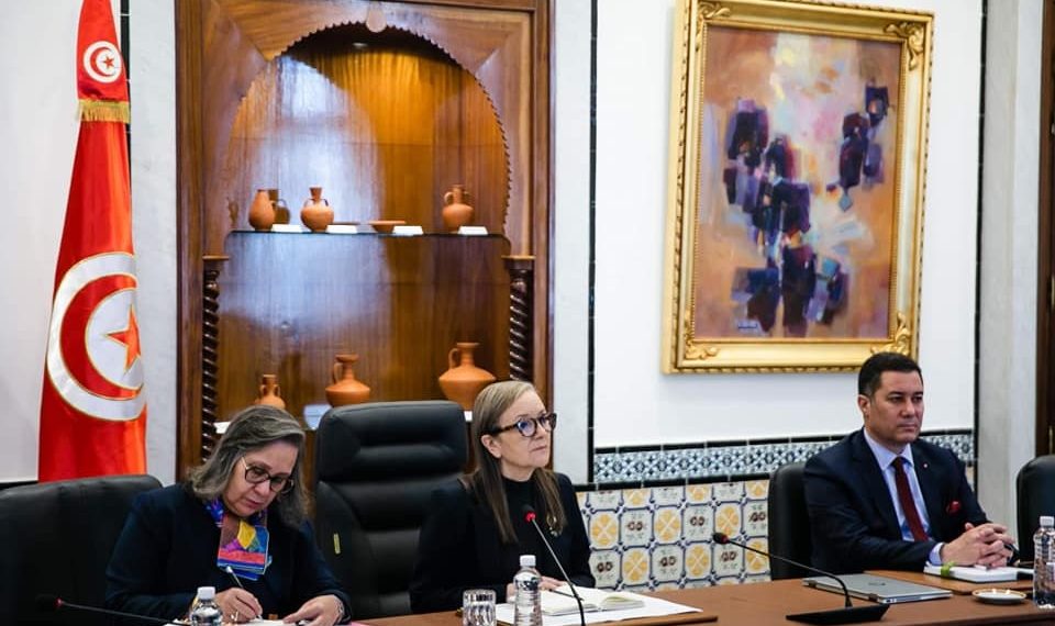 جلسة عمل بين رئيسة الحكومة ورئيسة البنك الأوروبي لإعادة الإعمار والتنمية