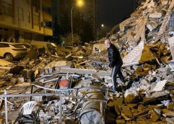 حصيلة قتلى زلزال تركيا وسوريا ترتفع إلى أكثر من 4300 شخصا