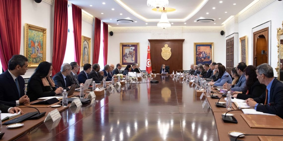 مجلس وزراء يصادق على عدد من مشاريع المراسيم والأوامر