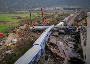 ارتفاع حصيلة قتلى تصادم قطارين في اليونان إلى 38 شخصا