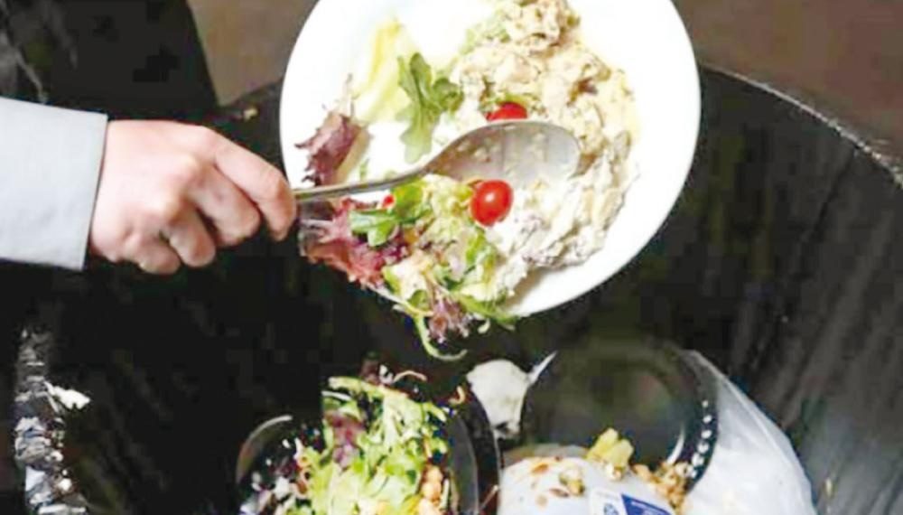 دراسة : “66 % من الأطعمة في شهر رمضان تُلقى في القمامة”