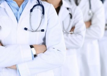 هجرة الأطباء: نزيف الكفاءات متواصل…. ودعوات لإطلاق حوار وطني للحدّ من الظاهرة