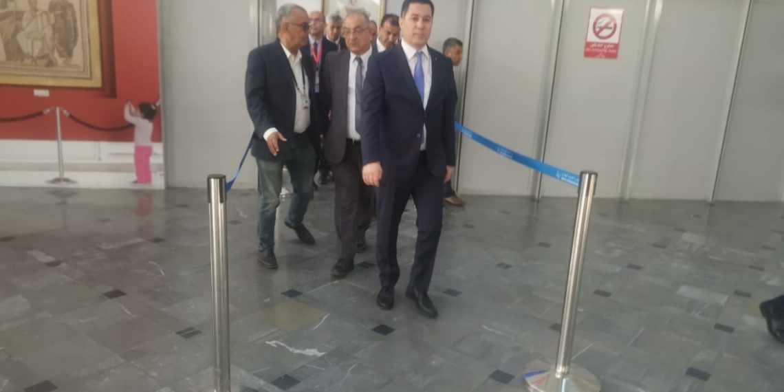 وزير النقل يدعو الى تفعيل الآليات الكفيلة بفرض الإستقامة والإنضباط بمطار تونس قرطاج