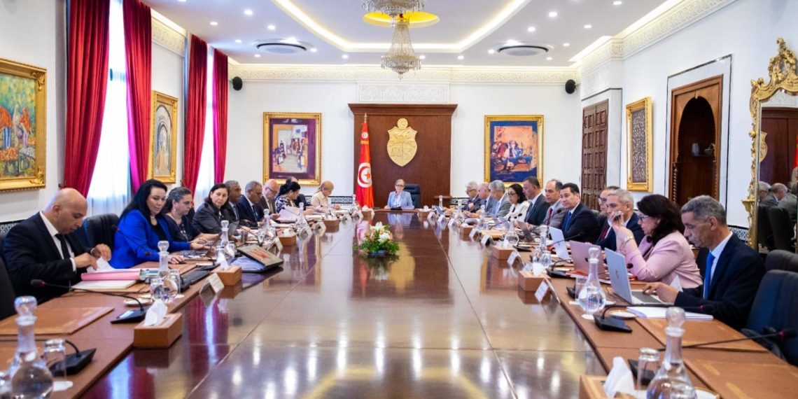 مجلس الوزراء يصادق على جملة من مشاريع القوانين والأوامر الأساسية