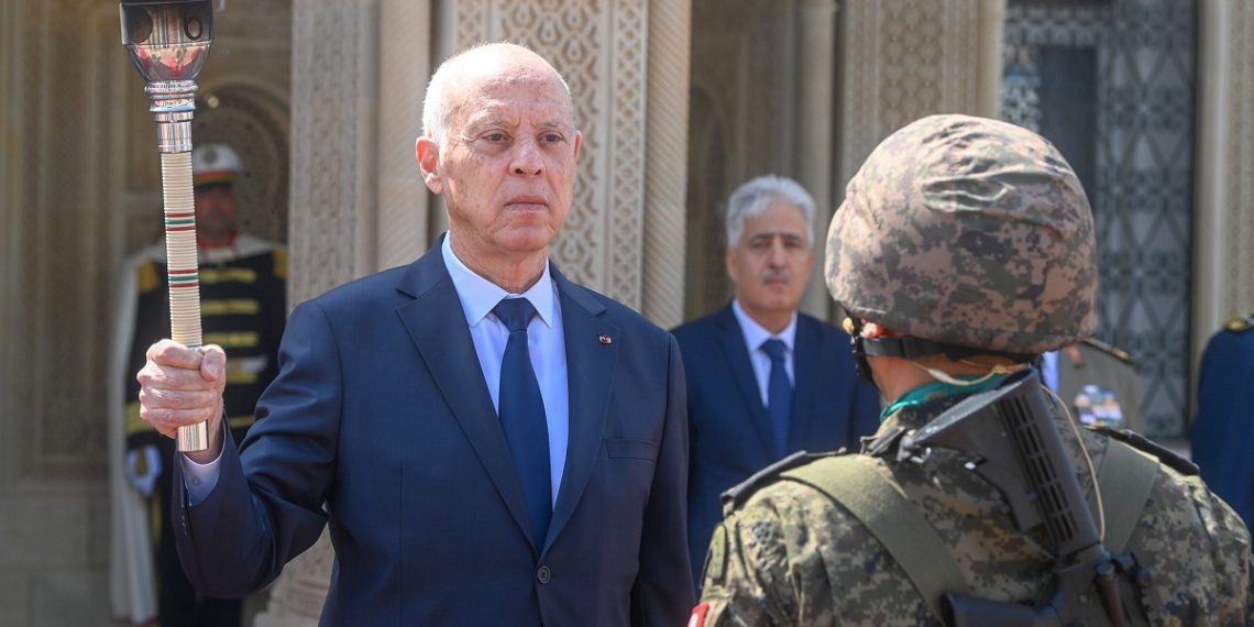 رئيس الجمهورية يشرف على موكب بمناسبة الذكرى 67 لانبعاث الجيش الوطني
