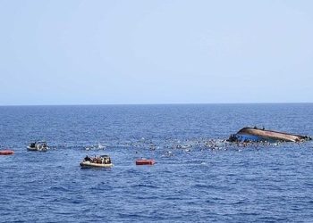 15 قتيلاً و19 مفقوداً في غرق قارب قبالة سواحل اندونيسيا