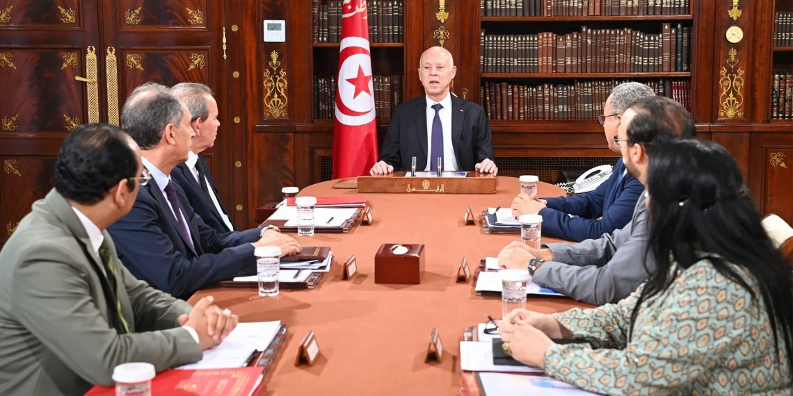 ماذا في لقاء رئيس الجمهورية بـ6 وزراء؟