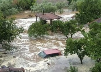فياضانات تجتاح إسطنبول وتودي بحياة شخصين