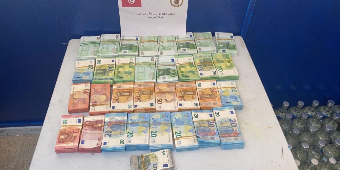 ناهزت قيمتها 700 ألف دينار: حجز أدوية وعملة أجنبية مهرّبة يرأس الجدير