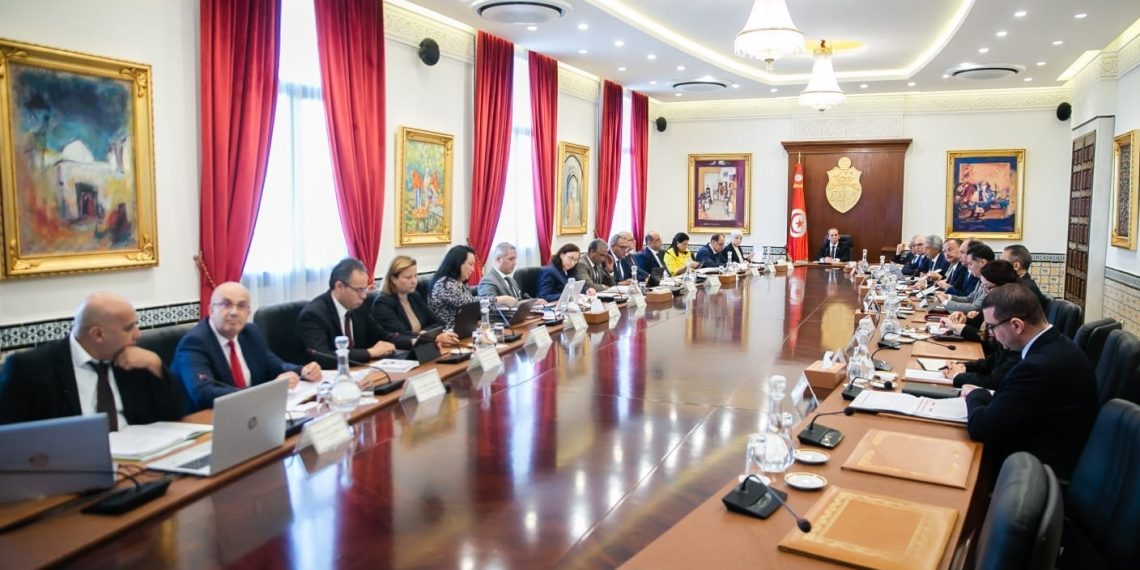 جلسة عمل وزارية حول الملامح الكبرى لمنوال النمو لسنة 2024