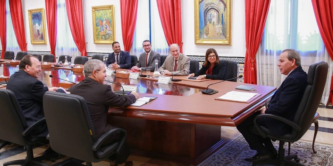رئيس الحكومة يشرف على جلسة عمل حول الأكاديمية الدبلوماسية الدولية