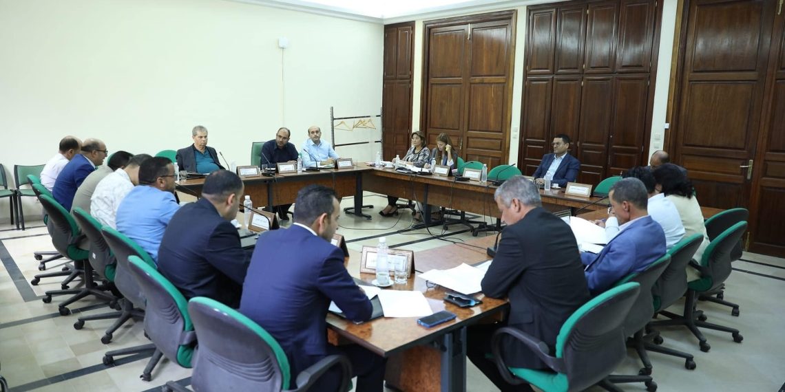 لجنة التشريع العام بالبرلمان تنظر في مقترح القانون الأساسي المتعلق بتنظيم مهنة المستشار الجبائي