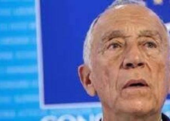الرئيس البرتغالي يحل البرلمان ويدعو لانتخابات مبكرة